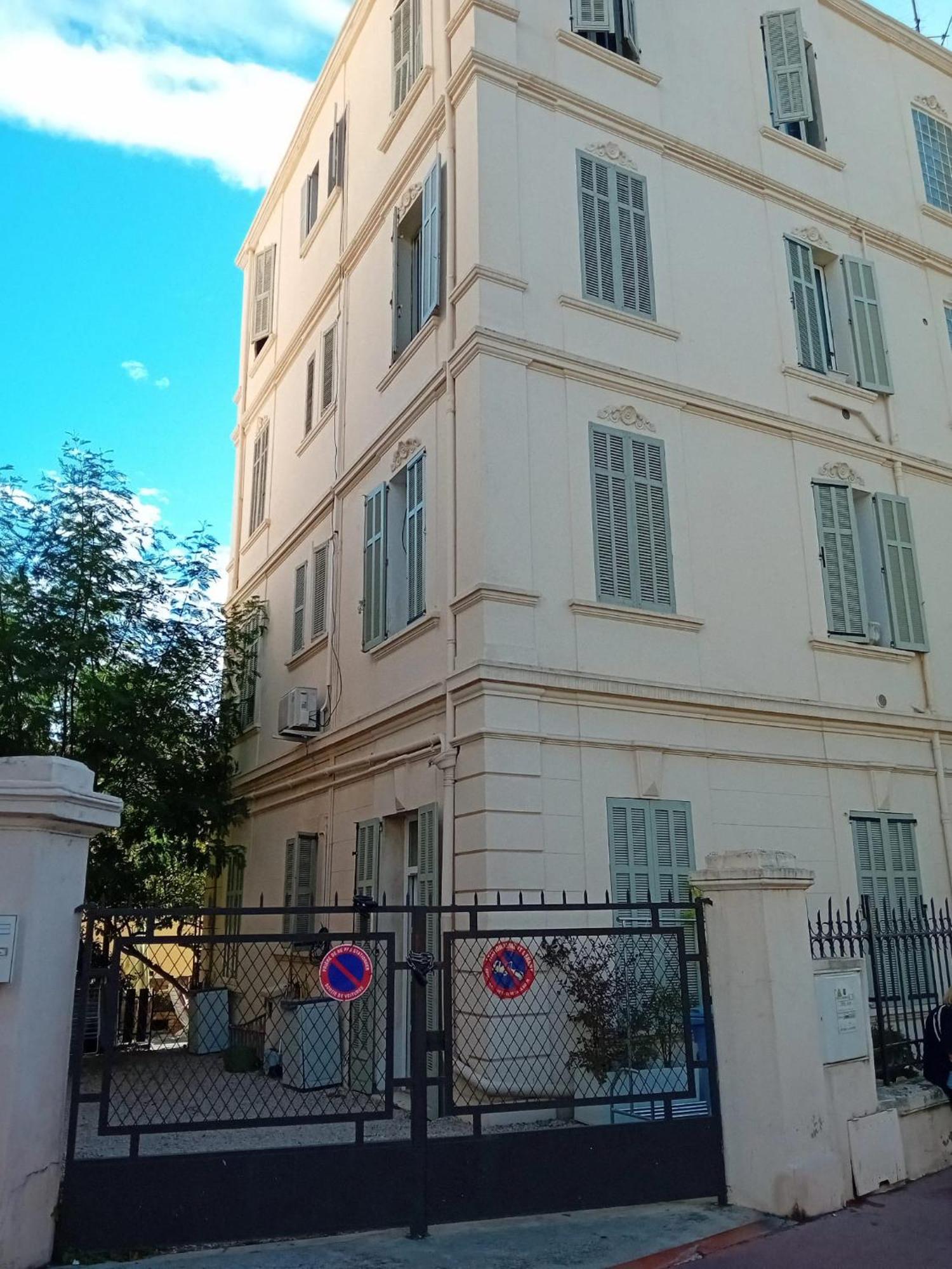 Apartment Un Rez De Jardin En Plein Centre *