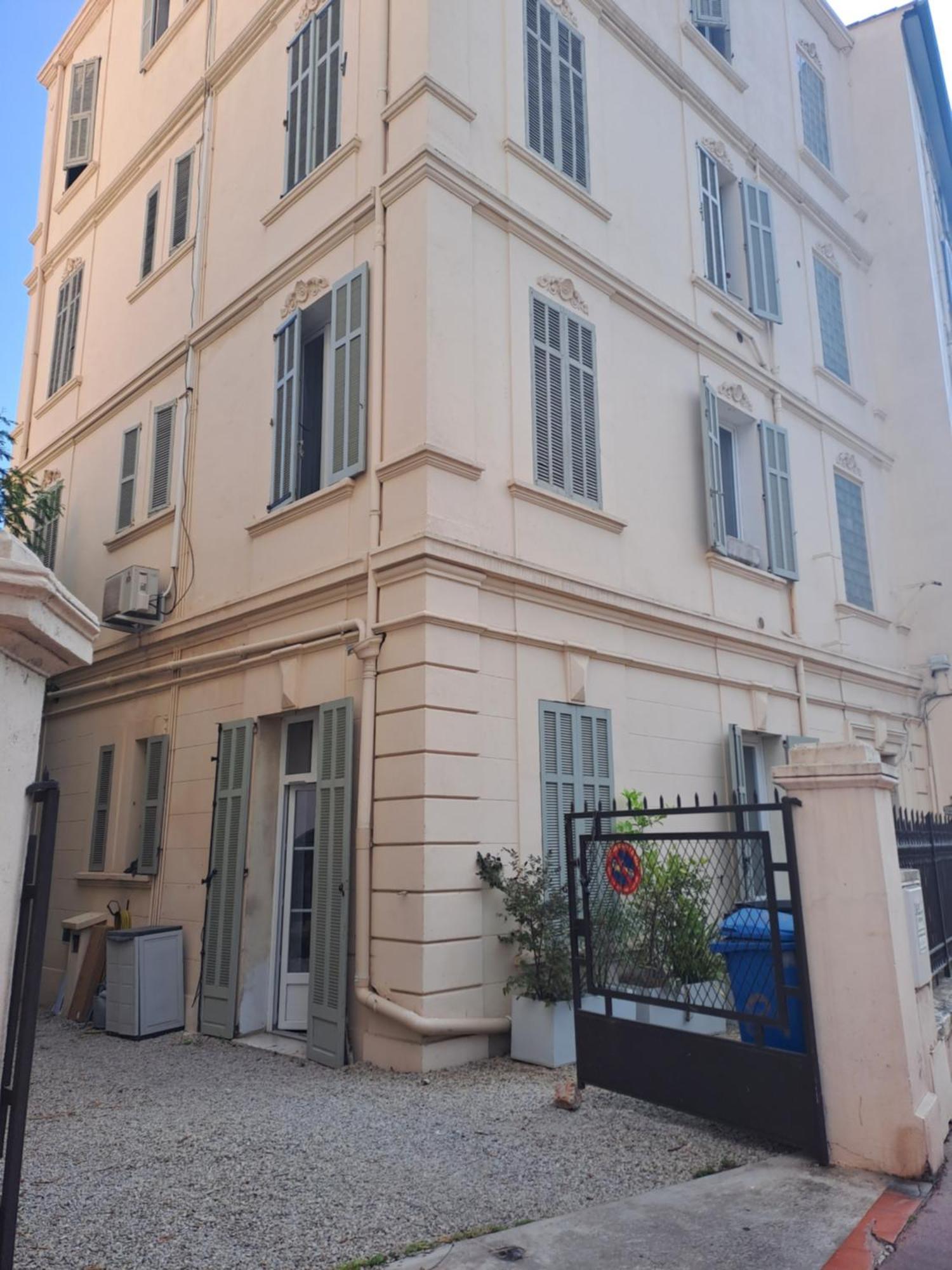 Appartement Un Rez De Jardin En Plein Centre Cannes