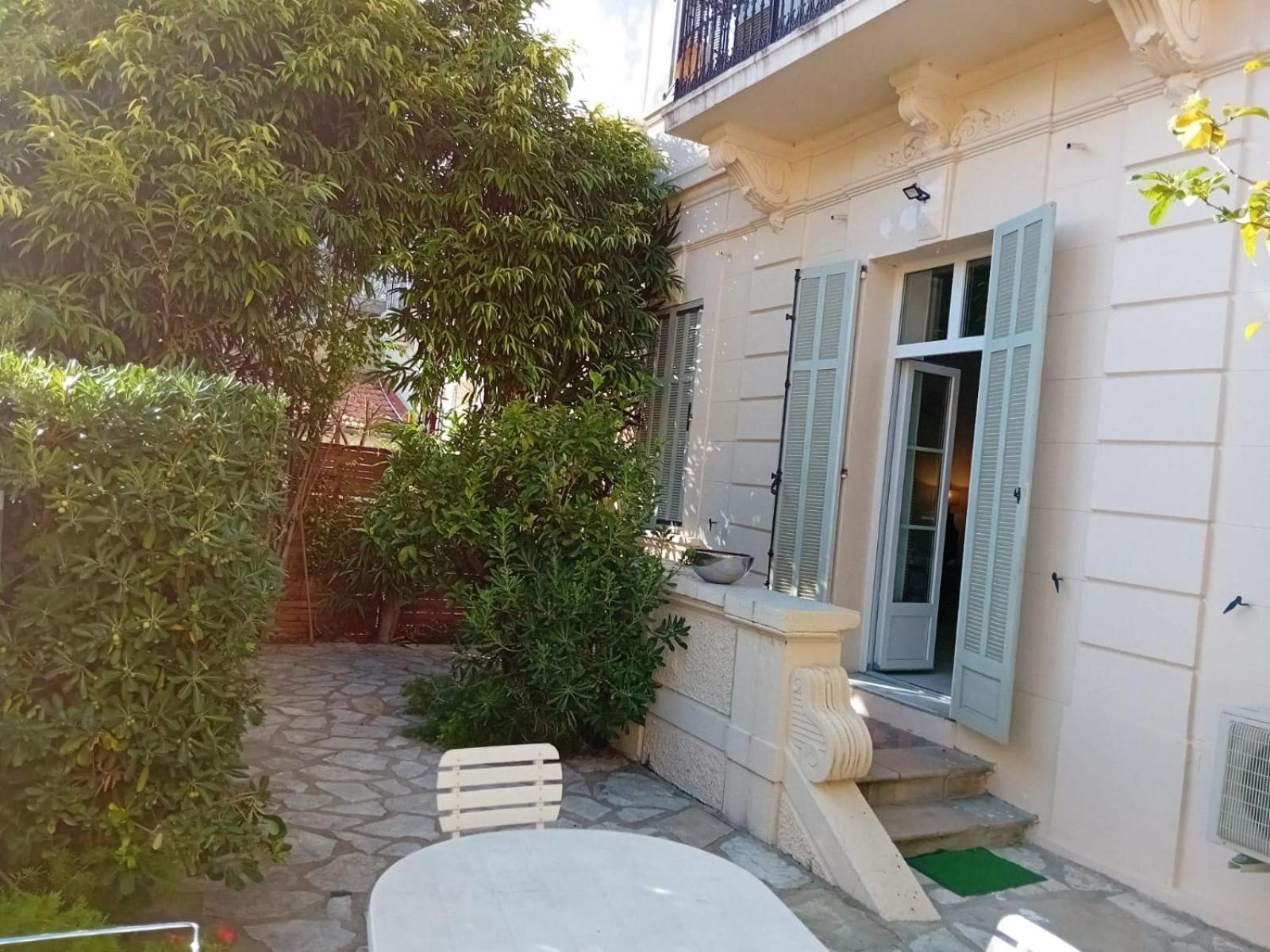 Appartement Un Rez De Jardin En Plein Centre *
