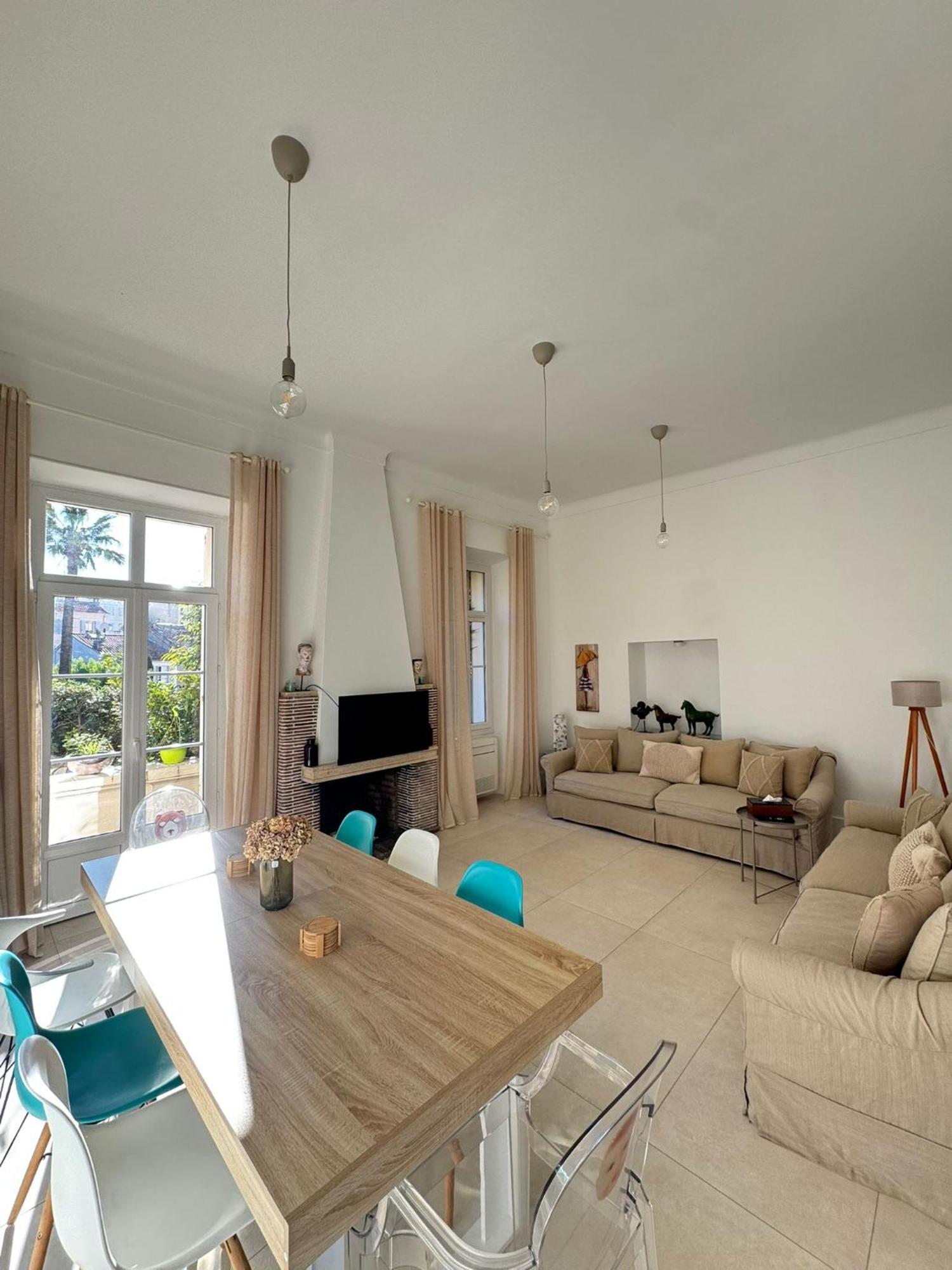 Un Rez De Jardin En Plein Centre Appartement *